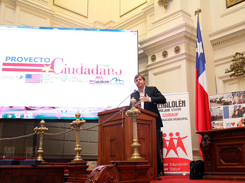 Fundación Hacer Chile y embajadora de Estados Unidos en Chile premiaron a las Escuelas de la Corporación Municipal de Puente Alto