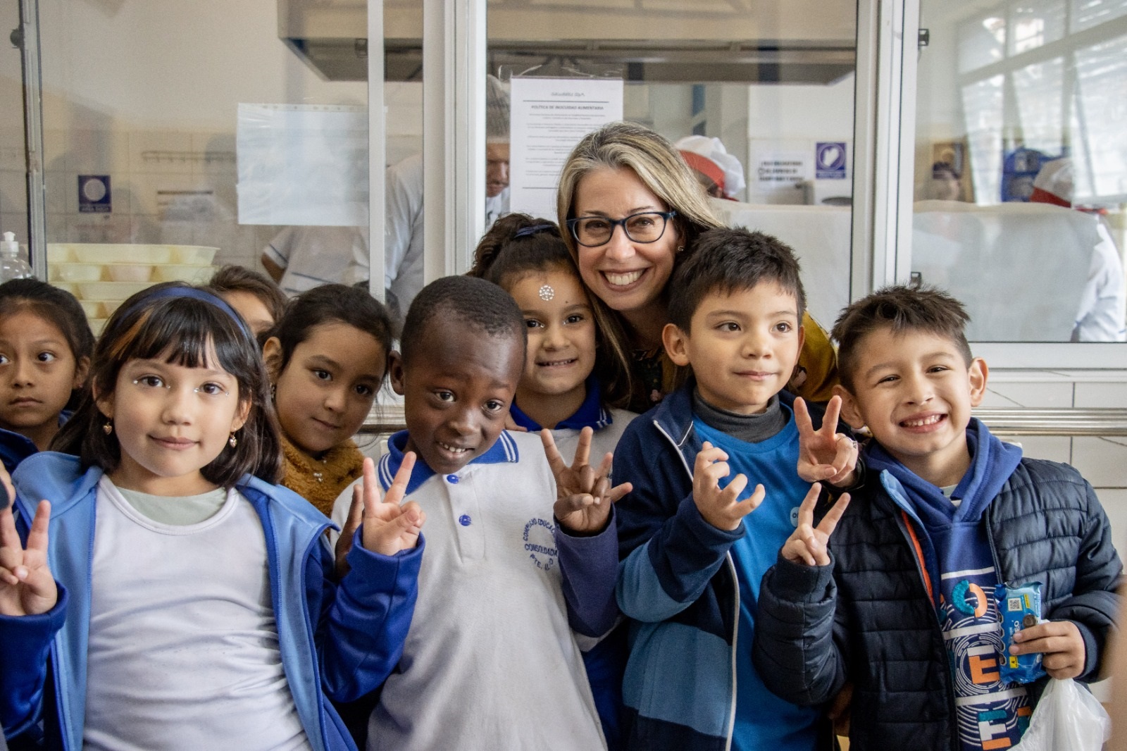 Embajadora de Estados Unidos en Chile visitó establecimiento educacional de la Corporación municipal de Puente Alto